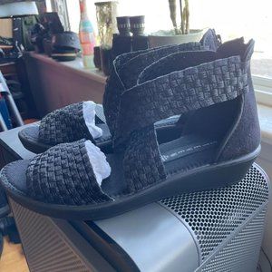 NIB * Steven by Steve Madden "Demo" Woven Wedge Sandal, Black Metallic